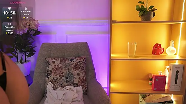 MilaCrave online show from February 28, 2026, 11:44 am