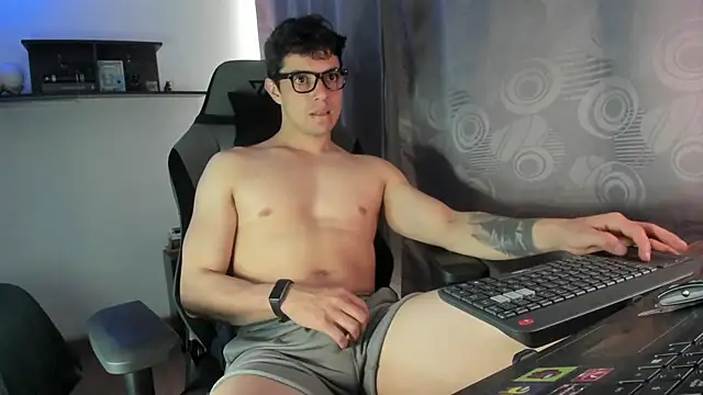 yourfavoriteboy   online show from September 21, 2025, 4:41 pm