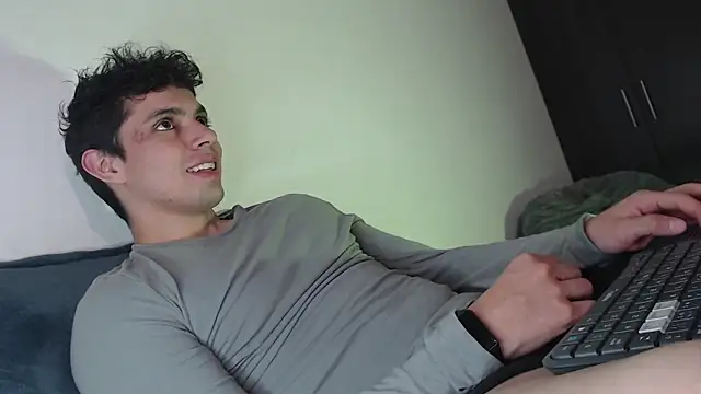 yourfavoriteboy   online show from September 23, 2025, 10:46 pm