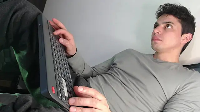 yourfavoriteboy   online show from January 5, 2026, 9:07 pm