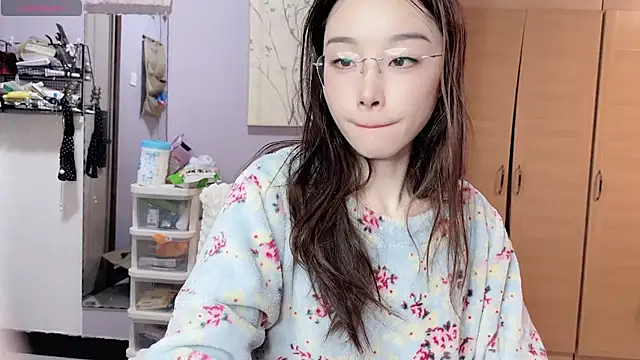 Y2Luvk online show from November 15, 2025, 10:26 pm