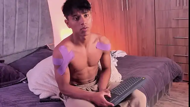 ZYZZ1312 online show from October 13, 2025, 7:36 pm