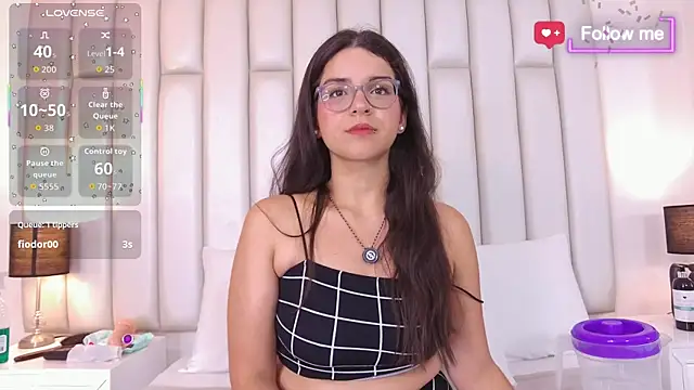 MiaMillers1 online show from January 7, 2026, 11:18 pm