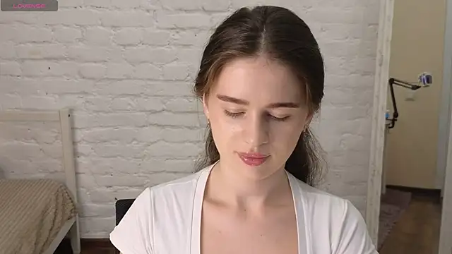 Olivia Farrell online show from September 21, 2025, 12:51 pm