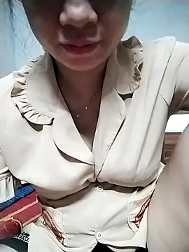 Mie rose online show from September 24, 2025, 2:31 pm