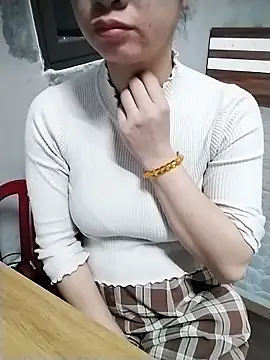 Mie rose online show from February 3, 2026, 1:37 am