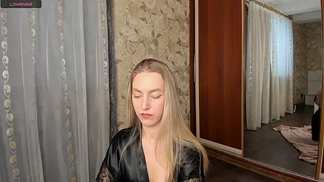 mishapallmer online show from November 24, 2025, 9:53 am