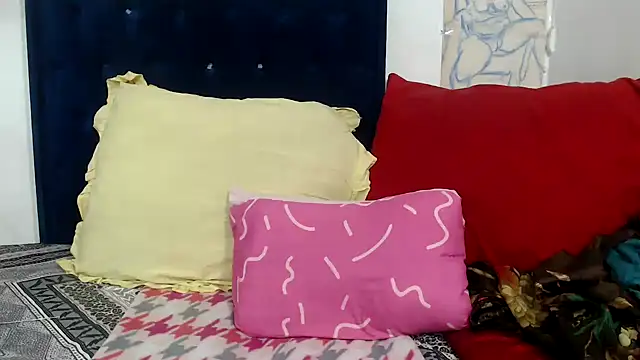 BUNNYCHOWX28 online show from April 4, 2026, 1:48 am