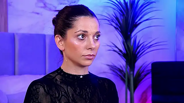 EllyLynn online show from October 19, 2025, 7:58 pm