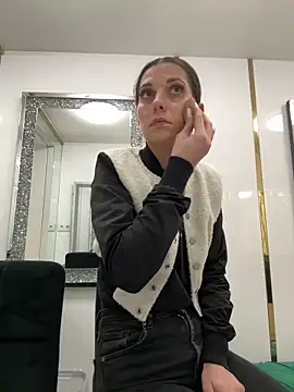 EllyLynn online show from March 5, 2026, 6:48 pm