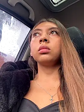 Sara-cooper2 online show from November 6, 2025, 2:07 pm