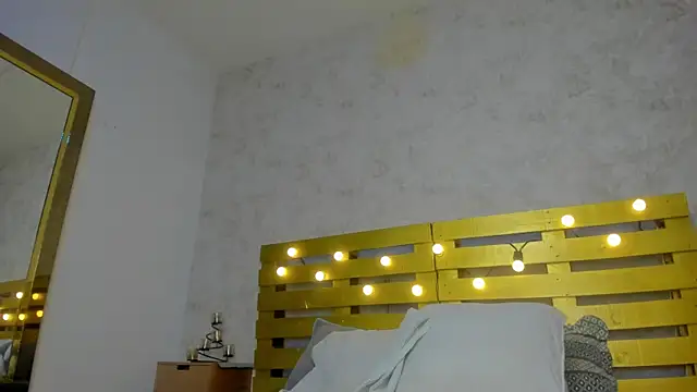 bonnie sm online show from November 23, 2025, 7:02 pm