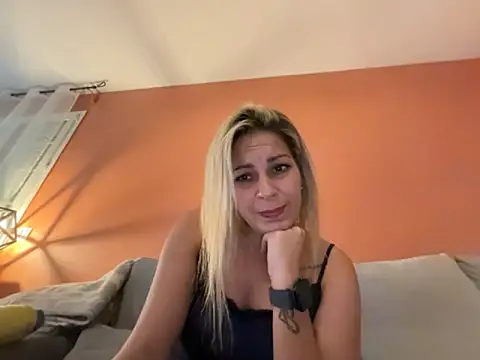 Snapshot of minettedusud chatting on September 17, 2025, 10:17 am minettedusud online show from September 17, 2025, 10:17 am