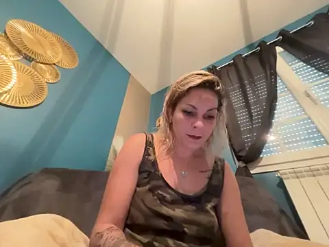 Snapshot of minettedusud chatting on September 19, 2025, 9:32 am minettedusud online show from September 19, 2025, 9:32 am