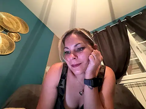 Snapshot of minettedusud chatting on October 16, 2025, 7:53 am minettedusud online show from October 16, 2025, 7:53 am