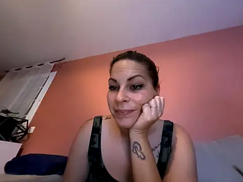 Snapshot of minettedusud chatting on November 11, 2025, 9:48 pm minettedusud online show from November 11, 2025, 9:48 pm
