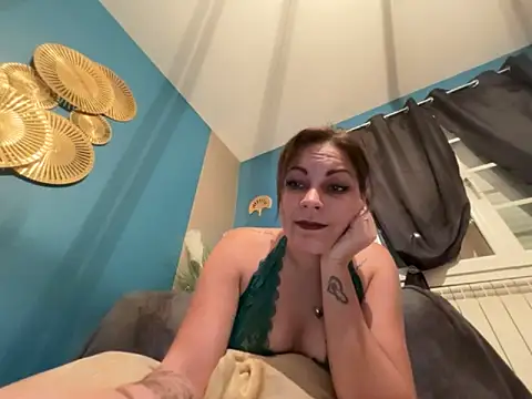 Snapshot of minettedusud chatting on November 17, 2025, 9:37 am minettedusud online show from November 17, 2025, 9:37 am