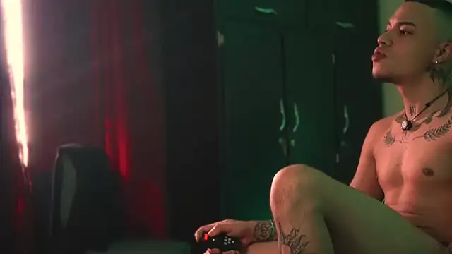 Snapshot of AlphaMasterXxx chatting on February 3, 2026, 6:46 pm AlphaMasterXxx online show from February 3, 2026, 6:46 pm