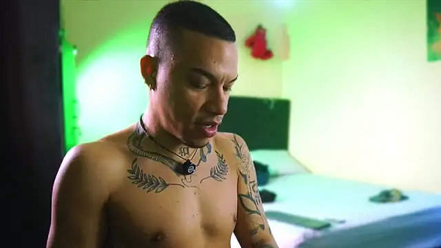 Snapshot of AlphaMasterXxx chatting on February 7, 2026, 1:04 pm AlphaMasterXxx online show from February 7, 2026, 1:04 pm