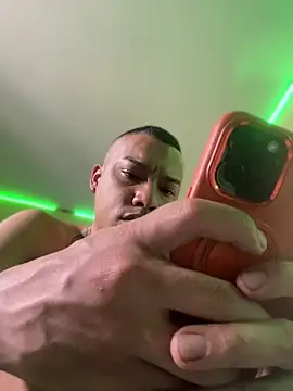 Snapshot of AlphaMasterXxx chatting on April 7, 2026, 6:52 pm AlphaMasterXxx online show from April 7, 2026, 6:52 pm