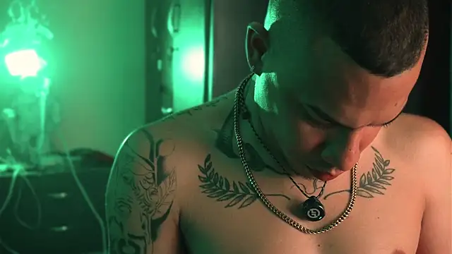 Snapshot of AlphaMasterXxx chatting on April 9, 2026, 9:42 pm AlphaMasterXxx online show from April 9, 2026, 9:42 pm