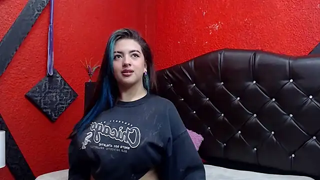 MaviceMur online show from November 19, 2025, 10:10 pm