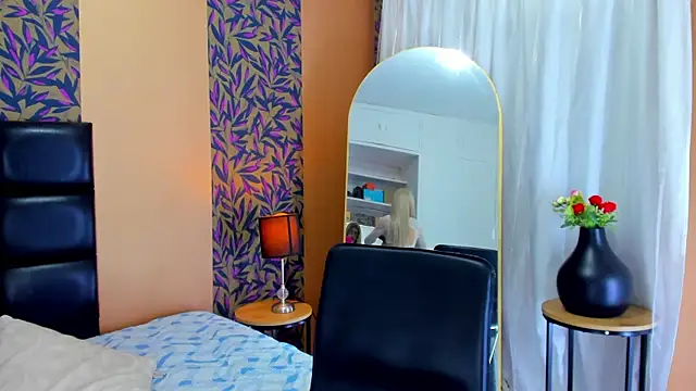 mysterius boy online show from October 27, 2025, 8:13 pm