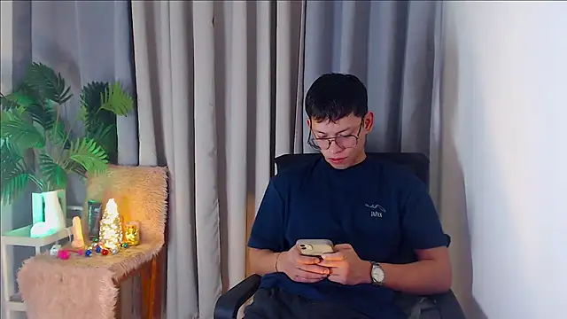 pinkcock froi2305 online show from October 4, 2025, 2:26 pm