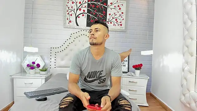 Valentiinoss online show from November 7, 2025, 8:09 pm