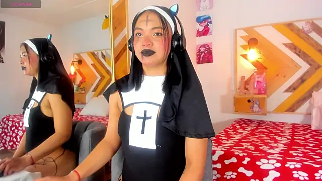 SoleneFontaine online show from October 31, 2025, 12:28 pm