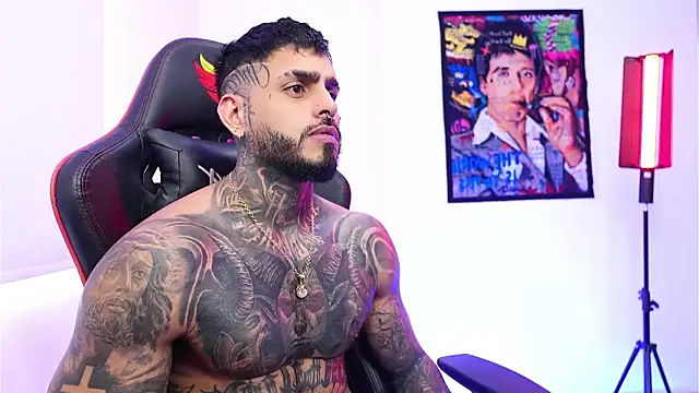 logan hugh8 online show from December 22, 2025, 2:47 pm