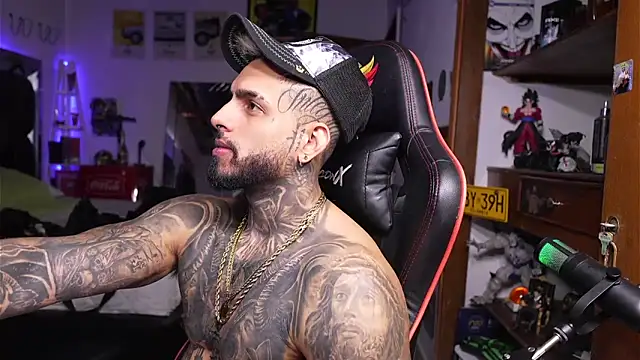 logan hugh8 online show from April 20, 2026, 3:37 pm