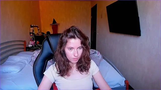 Agata in Wonderland online show from October 9, 2025, 8:01 am