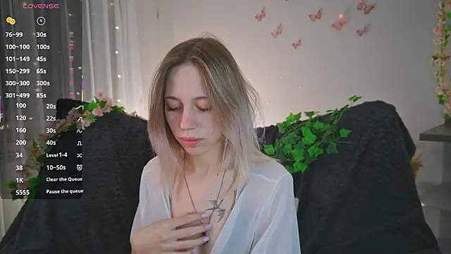 NyxaThorn online show from February 2, 2026, 4:49 pm