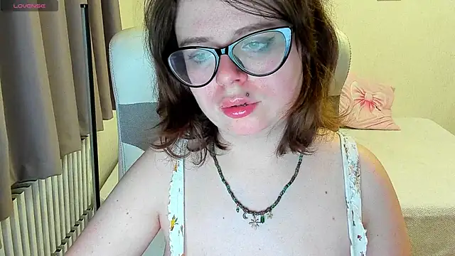 MilisaSweet777 online show from September 20, 2025, 7:15 pm