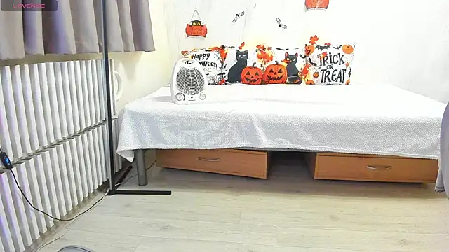 MilisaSweet777 online show from October 24, 2025, 7:10 pm