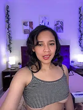 Snapshot of Esmeraldagh_ chatting on September 13, 2025, 1:33 pm Esmeraldagh online show from September 13, 2025, 1:33 pm