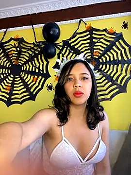 Snapshot of Esmeraldagh_ chatting on October 22, 2025, 11:43 am Esmeraldagh online show from October 22, 2025, 11:43 am