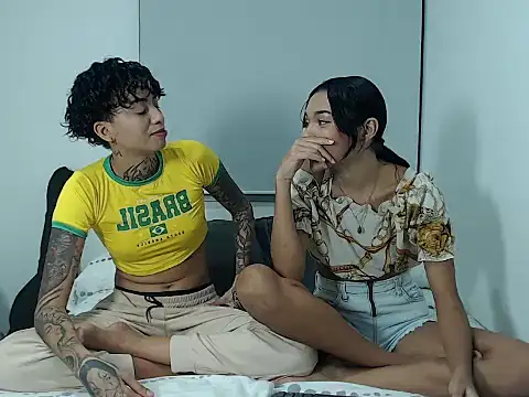 ParisAndVi online show from September 19, 2025, 11:38 pm