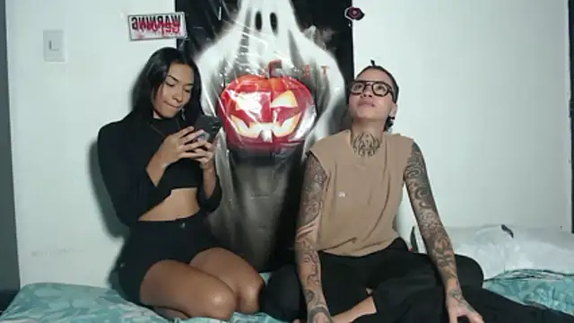 ParisAndVi online show from October 29, 2025, 2:03 am