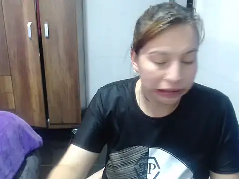 cloequeen15 online show from October 29, 2025, 5:25 pm