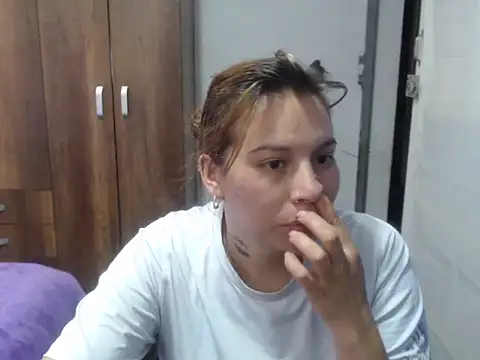 cloequeen15 online show from October 31, 2025, 4:52 pm