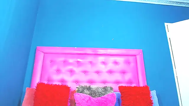 LoloQueen5 online show from February 15, 2026, 2:58 pm