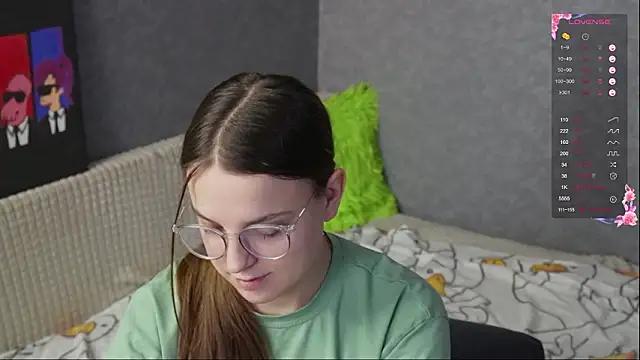 Snapshot of Violetwin chatting on February 22, 2026, 9:41 am Violetwin online show from February 22, 2026, 9:41 am