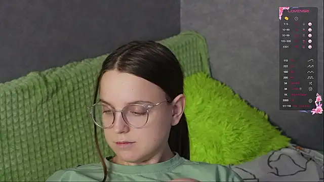 Snapshot of Violetwin chatting on February 26, 2026, 11:31 am Violetwin online show from February 26, 2026, 11:31 am