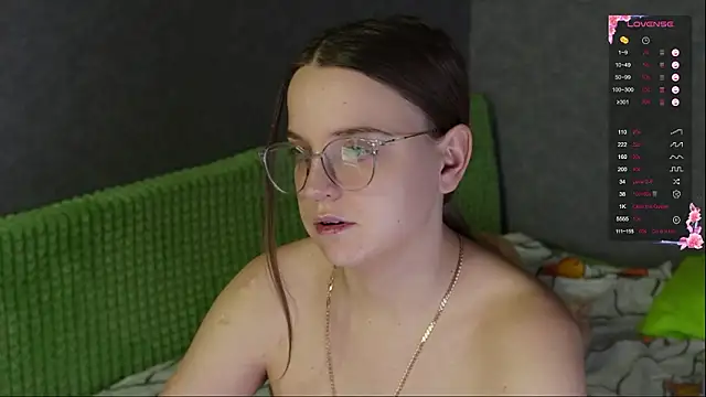 Violetwin online show from March 6, 2026, 6:26 pm