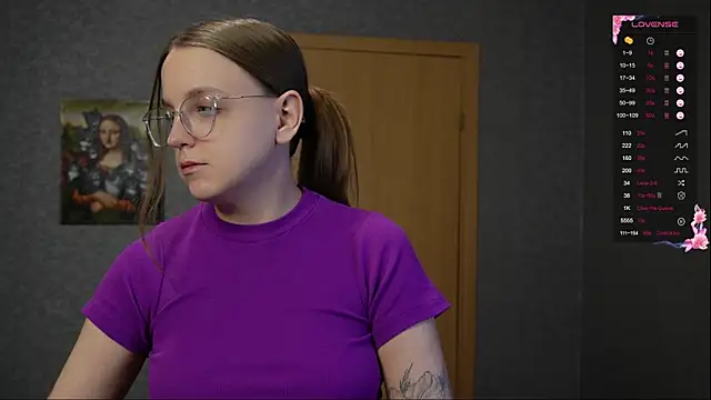 Violetwin online show from April 10, 2026, 5:39 pm