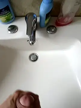 Snapshot of Empi19cm chatting on September 8, 2025, 4:06 pm Empi19cm online show from September 8, 2025, 4:06 pm