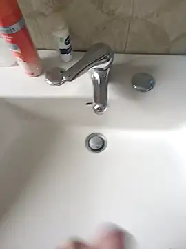 Snapshot of Empi19cm chatting on October 21, 2025, 12:06 pm Empi19cm online show from October 21, 2025, 12:06 pm