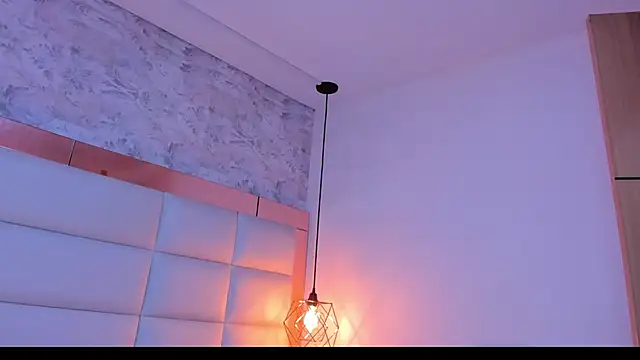 Salome Smitth 1 online show from April 16, 2026, 8:31 pm